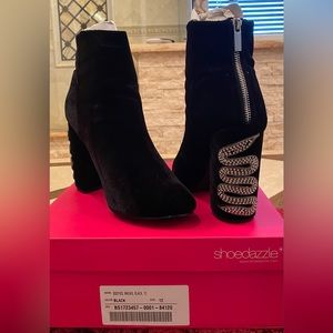 BNIB Shoedazzle MACKIE Black Velvet w/Rhinestones Bootie